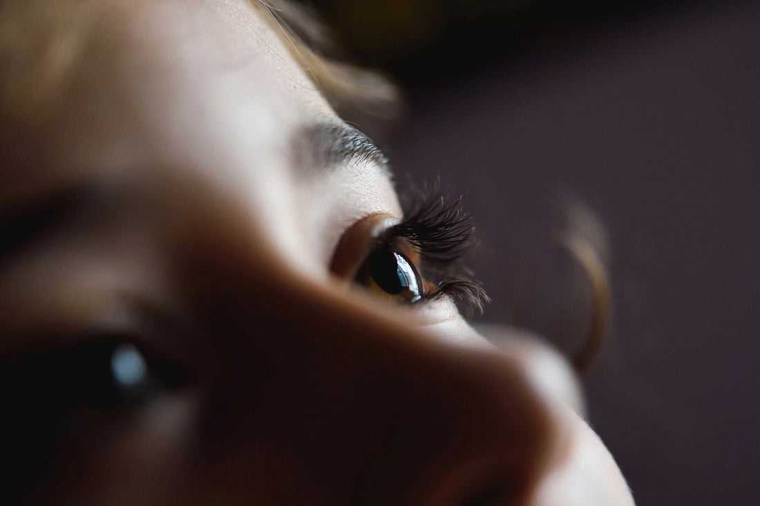Naturally long eyelashes